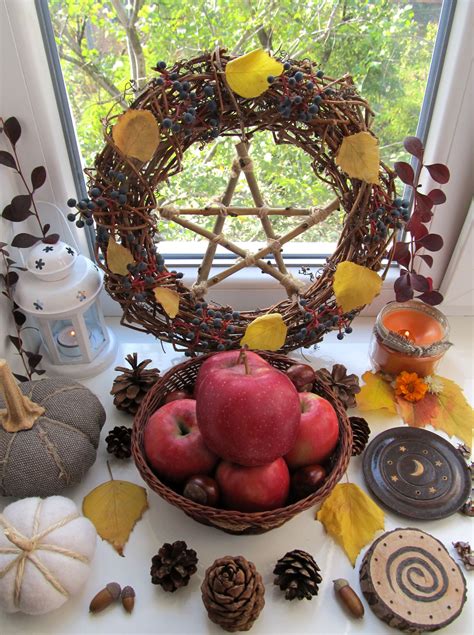 What are the traditions of pagans during the autumn equinox